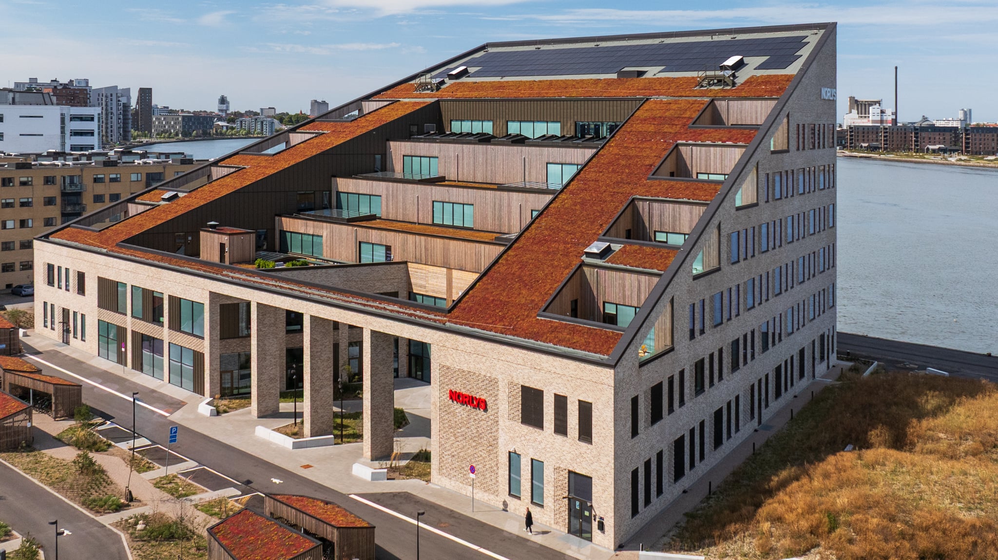 For Sweco arkitekter har jeg løst opgaven at lave dronebilleder af Norlys domicil i Aalborg.