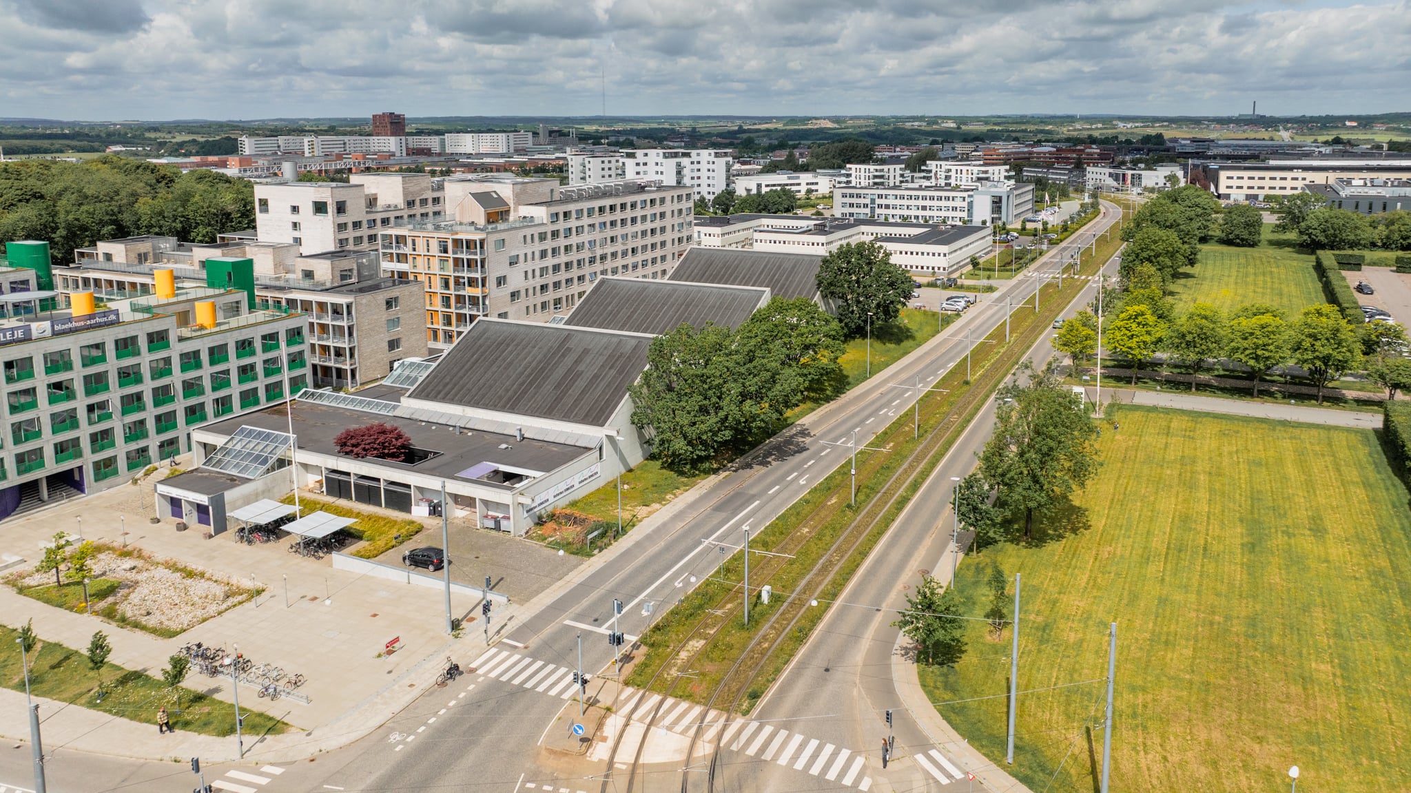 For AART arkitekter og FO Aarhus har jeg fået en procesopgave i forhold til transformationen af Kulturbunkeren, den gamle Journalisthøjskole i Aarhus. Dette er et af førbillederne.